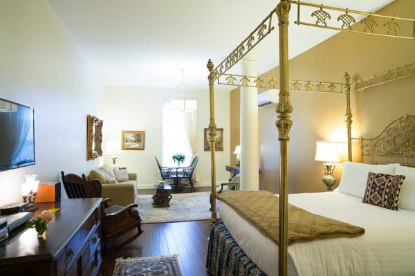 The Chinoiserie Suite - The Barrington B&B - Barrington MA